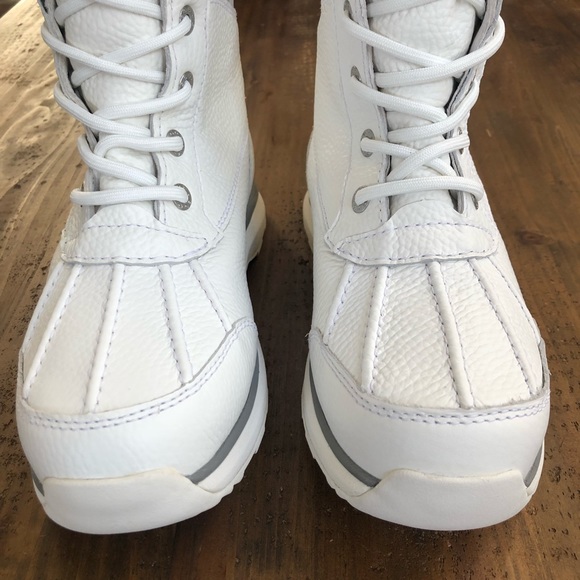 🎁UGG Adirondack Tall III Snake White Boots - Picture 7 of 8